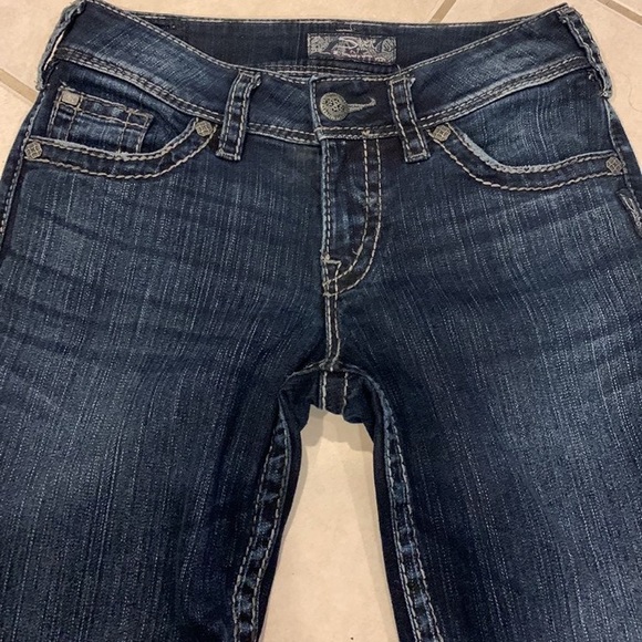 LN like new Silver Suki 26x34 dark wash. - Picture 2 of 7